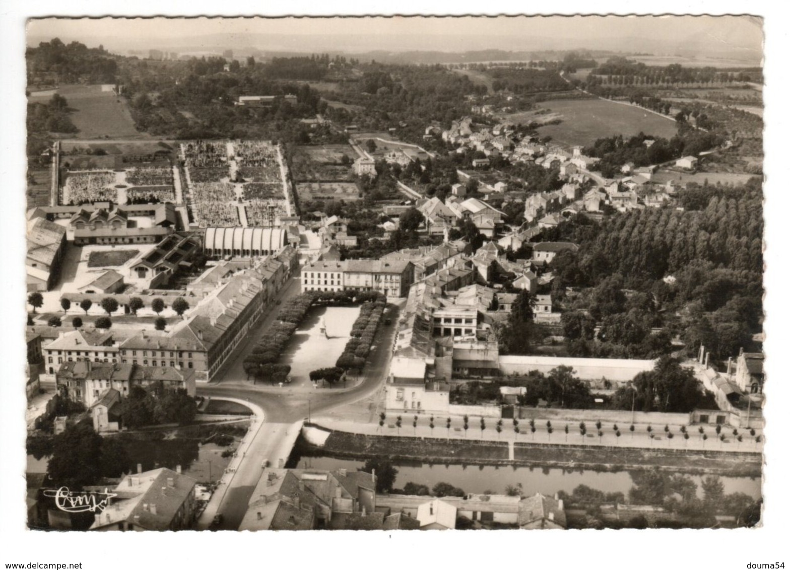 LUNEVILLE (54) - Vue Aérienne - La Place Des Carmes - Luneville