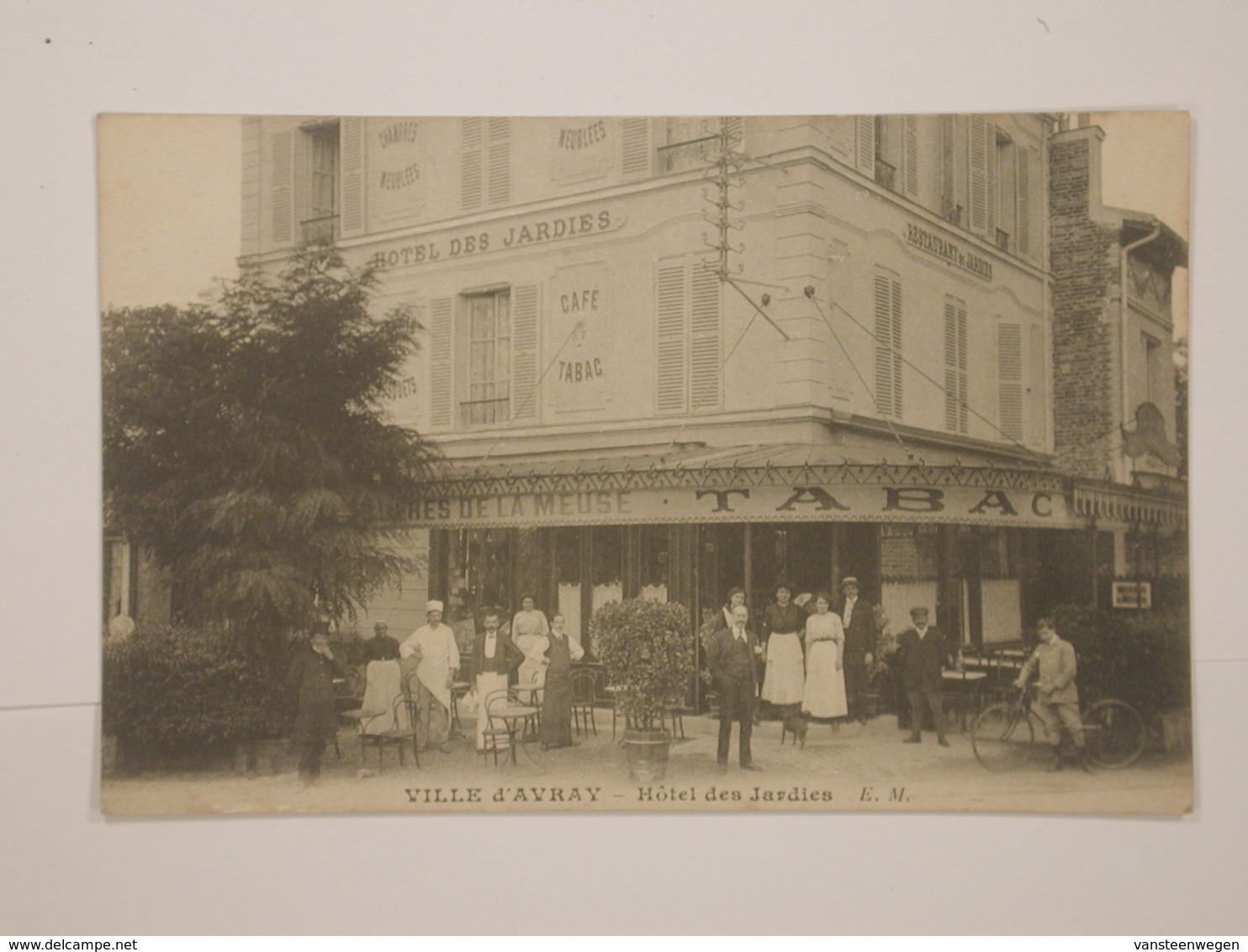 Ville D'Avray : Hôtel Des Jardies Tabac De La Meuse Animée - Ville D'Avray