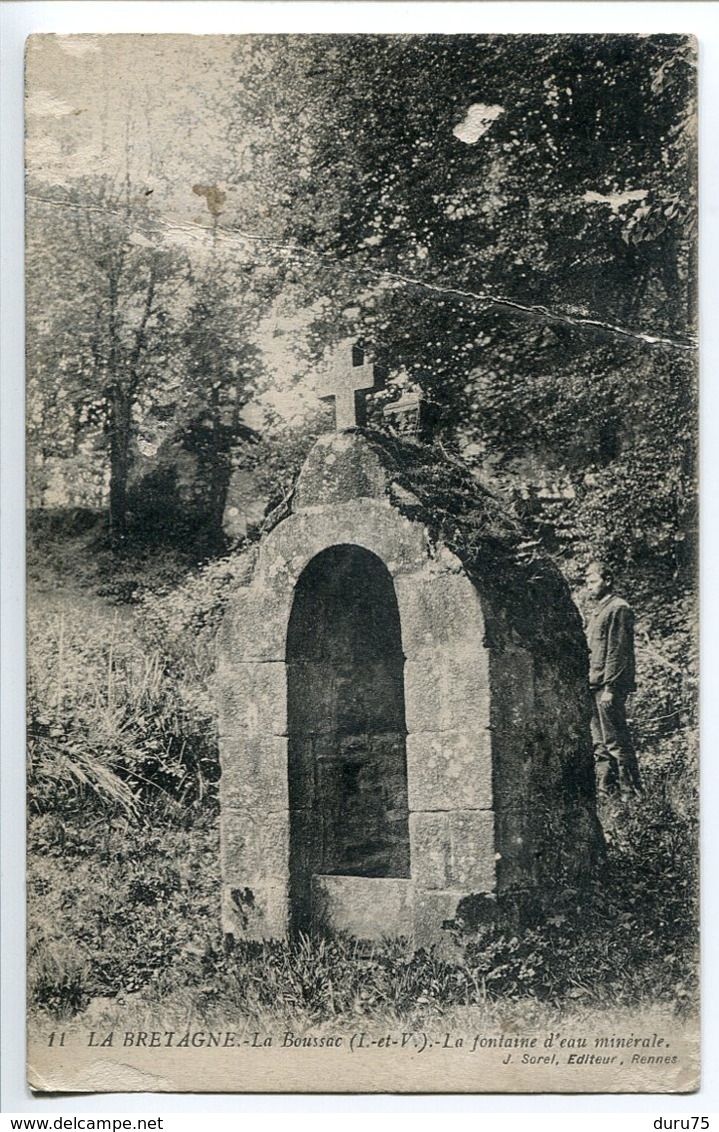 LA BOUSSAC La Fontaine D'eau Minérale (animée Un Homme) " En L'Etat " Pli / Cassure Latéral En Partie Haute - Autres & Non Classés