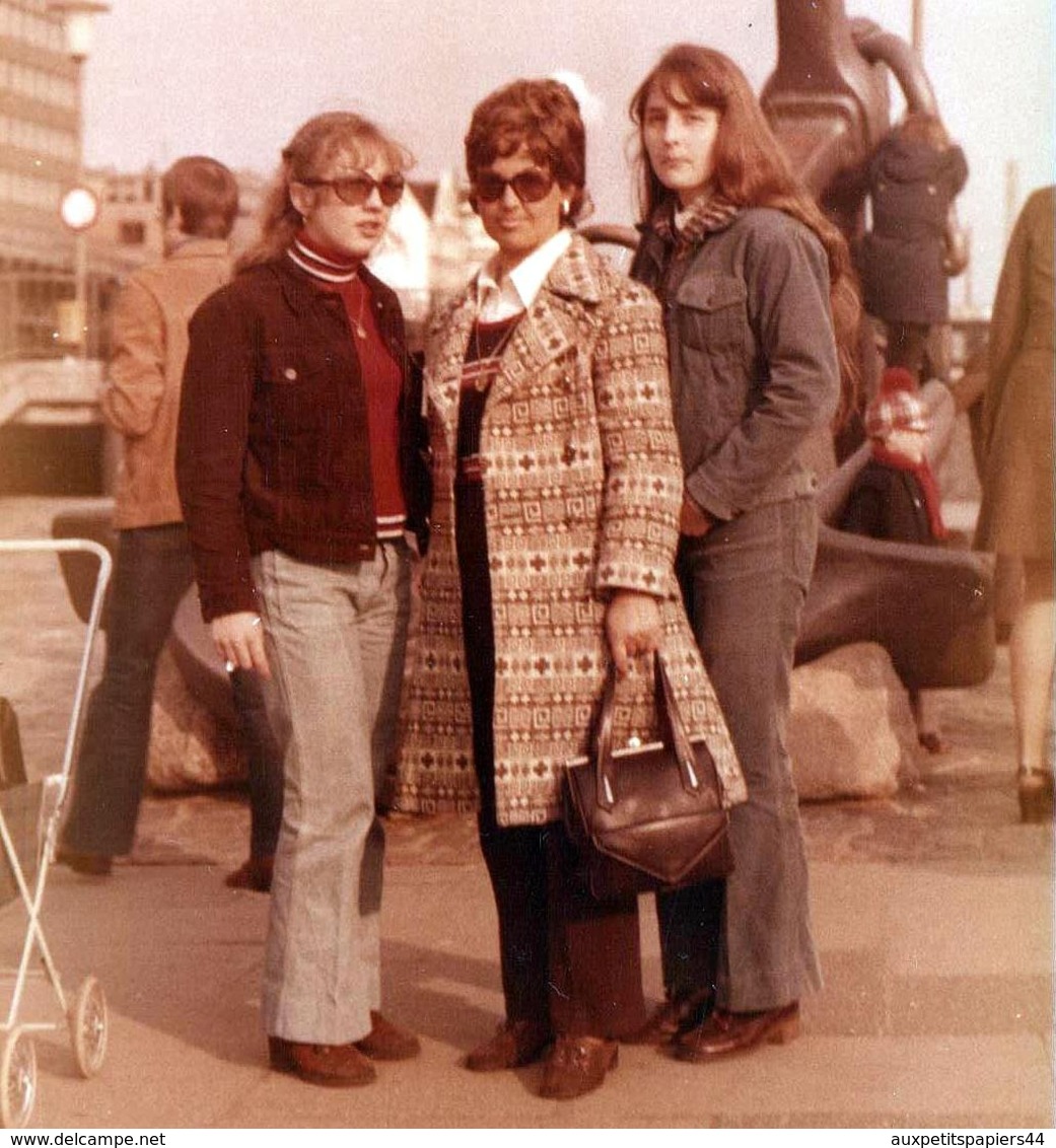 Photo Couleur Originale Une Mère Et Ses 2 Filles à La Mode Des Années 1970 - Pin-up