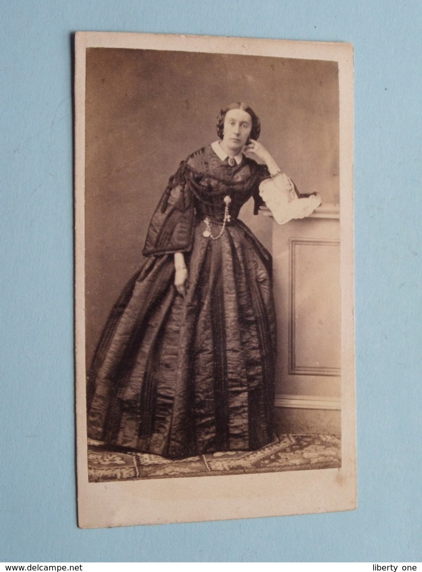 FEMME / DAME / Woman / Frau ( CDV Photo Ch. REUTLINGER > PARIS ) Voir / See Photo For Details ! - Old (before 1900)