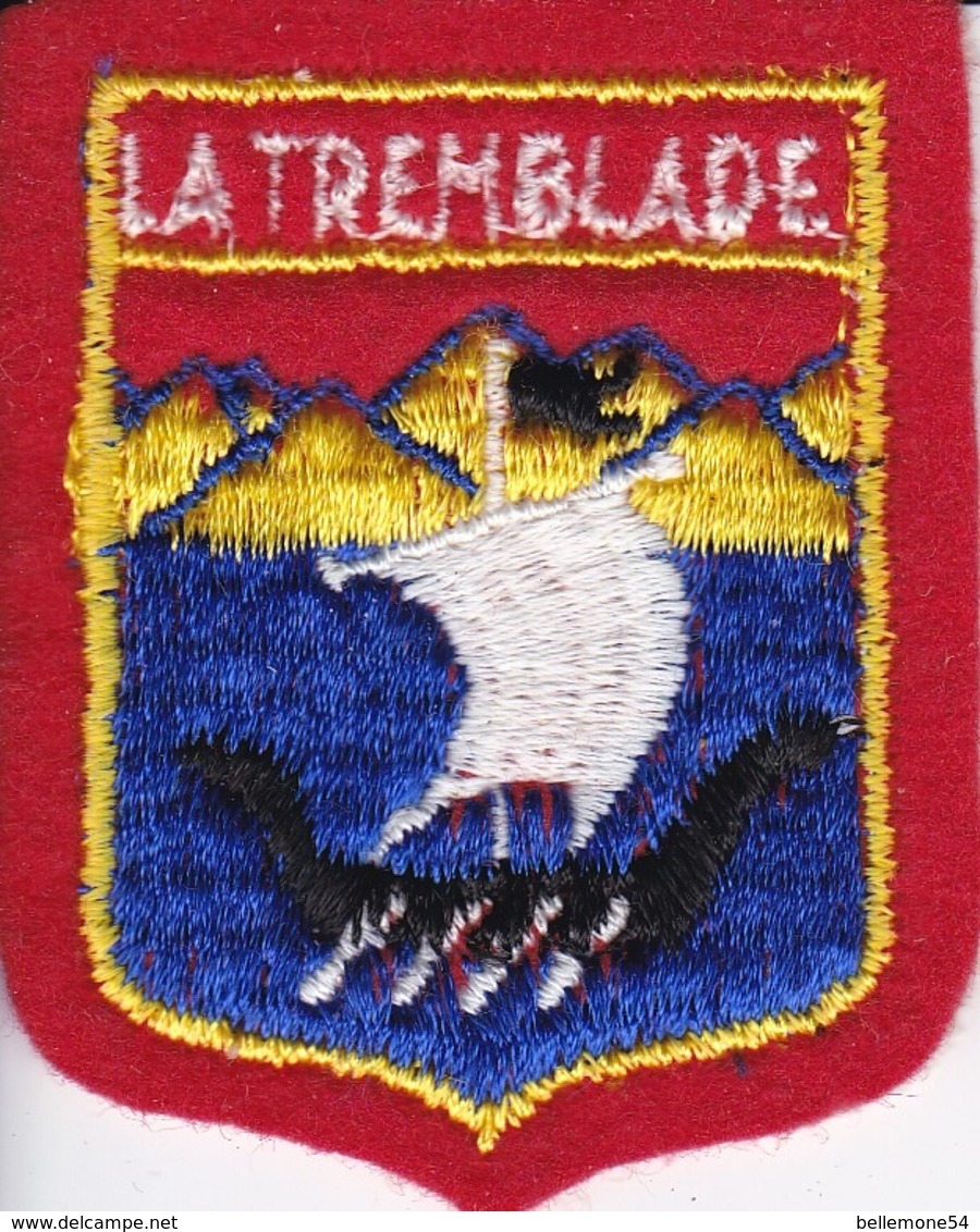 ECUSSON - TISSU BRODE  - LA TREMBLADE - Dimension: 5CMS X 6CMS - Patches