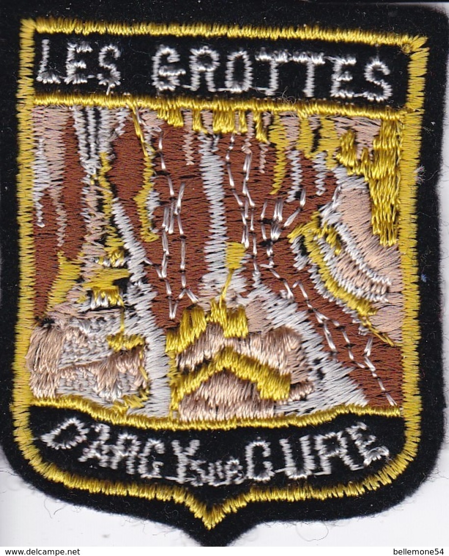 ECUSSON - TISSU BRODE  - LES GROTTES D'ARCY SUR CURE - Dimension: 5CMS X 6CMS - Patches