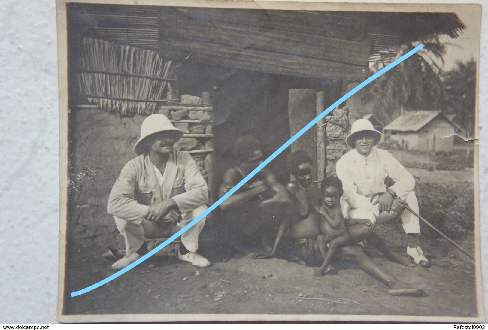 Photo CONGO Kongo Mongo 1925 Famille Au Seuil D'une Maison - Afrique