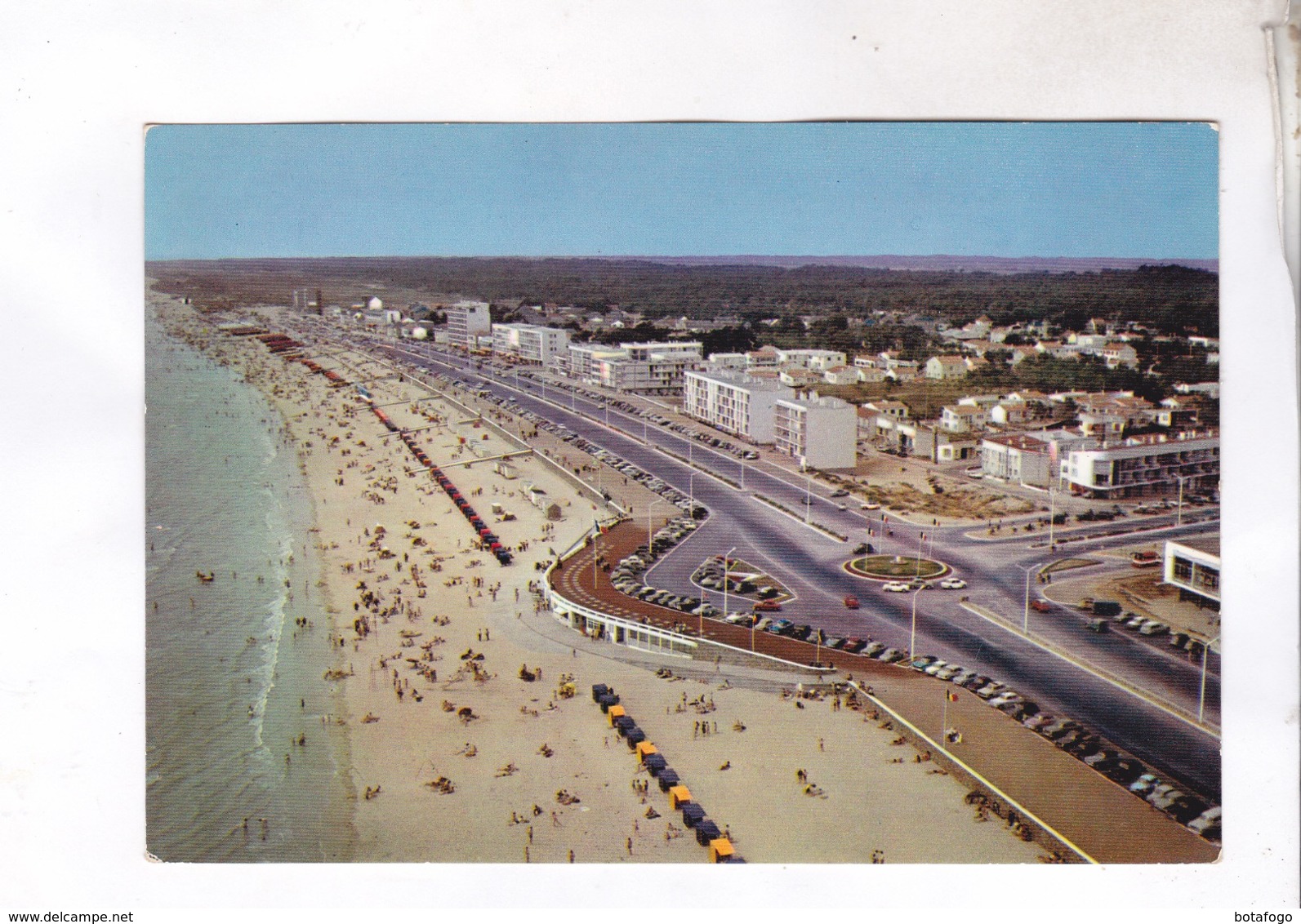 CPM DPT 85 ST JEAN DE MONTS,LA PROMENADE DU REMBLAIS ET LA PLAGE - Saint Jean De Monts