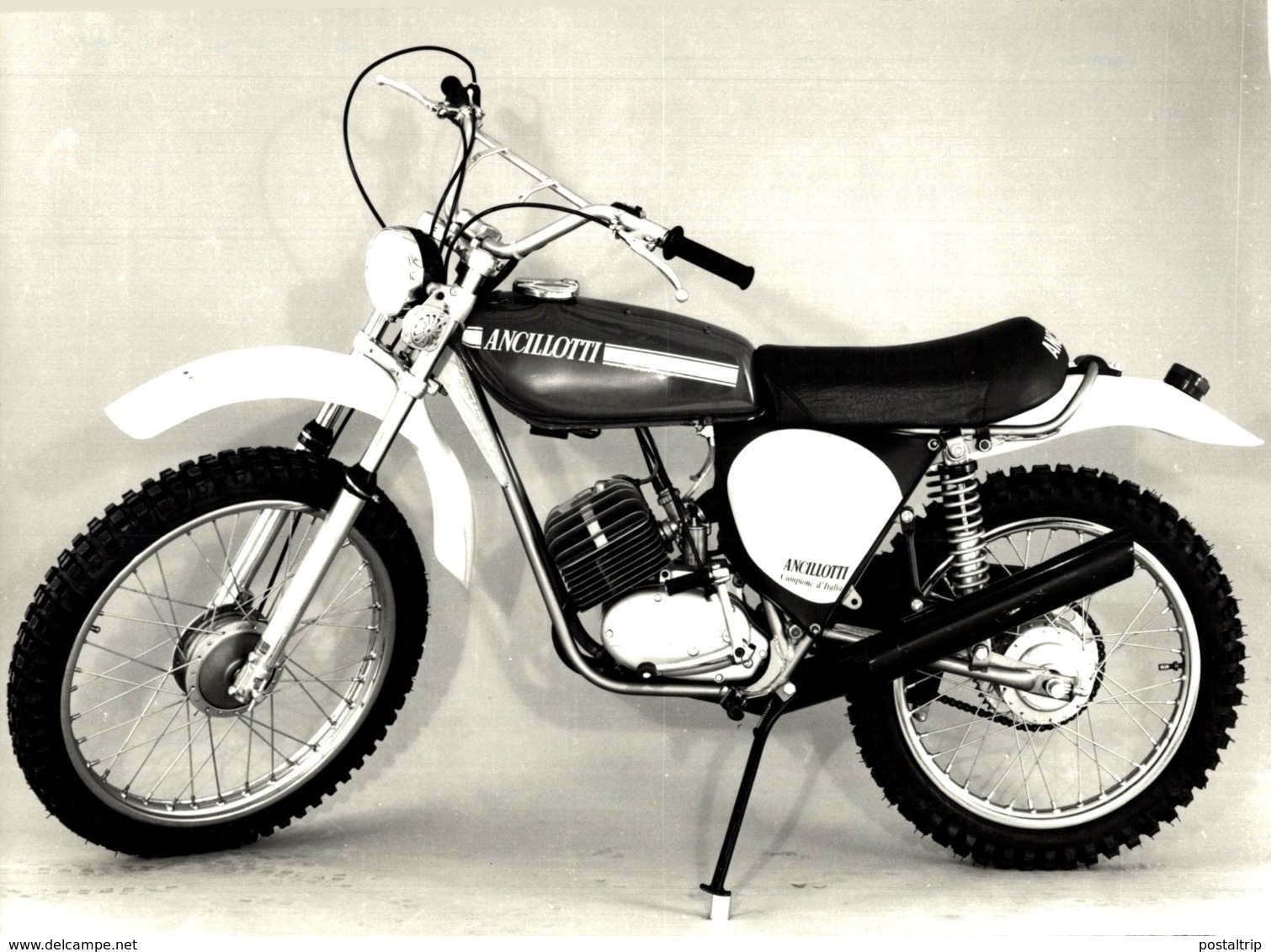 ANCILLOTTI  +-22cm X 15cm  Moto MOTOCROSS MOTORCYCLE Douglas J Jackson Archive Of Motorcycles - Otros & Sin Clasificación