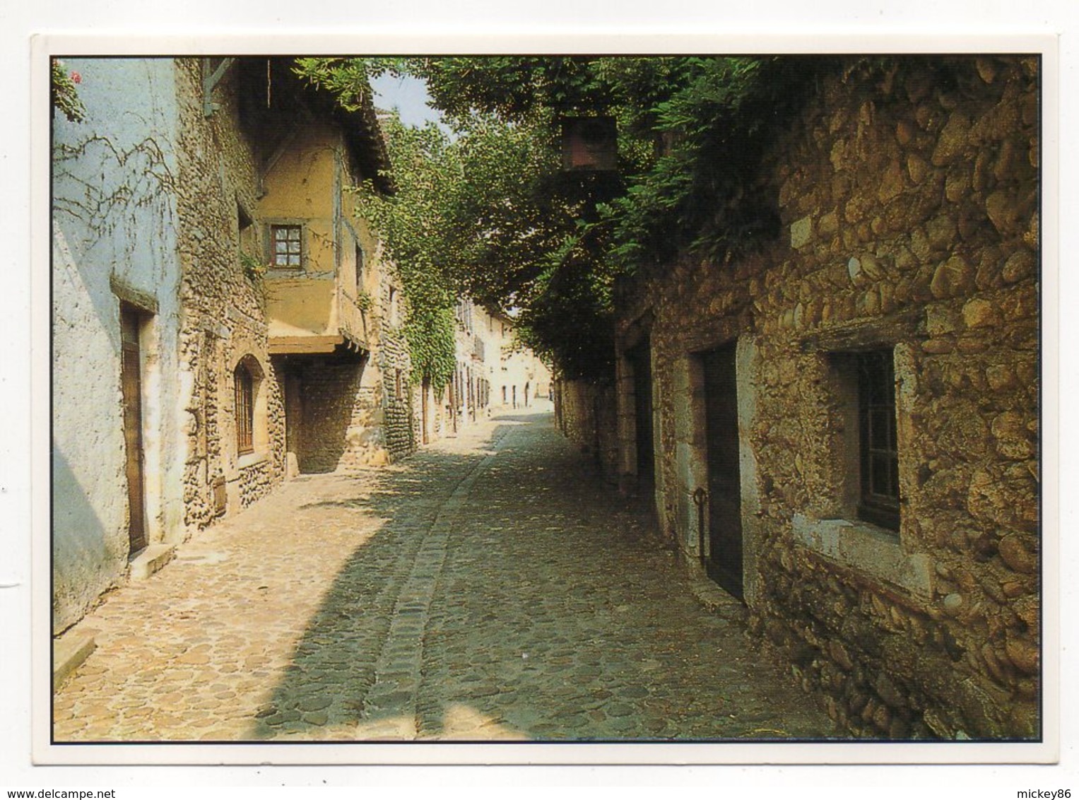 PEROUGES--- Quartier De La Brèche--Une Partie De La Rue Des Rondes - Pérouges