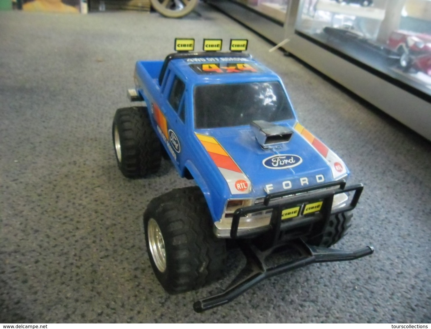 MODELE  NIKKO R/C Systems FORD RANGER 4 X 4  Avec Télécommande - Modelli Dinamici (radiocomandati)