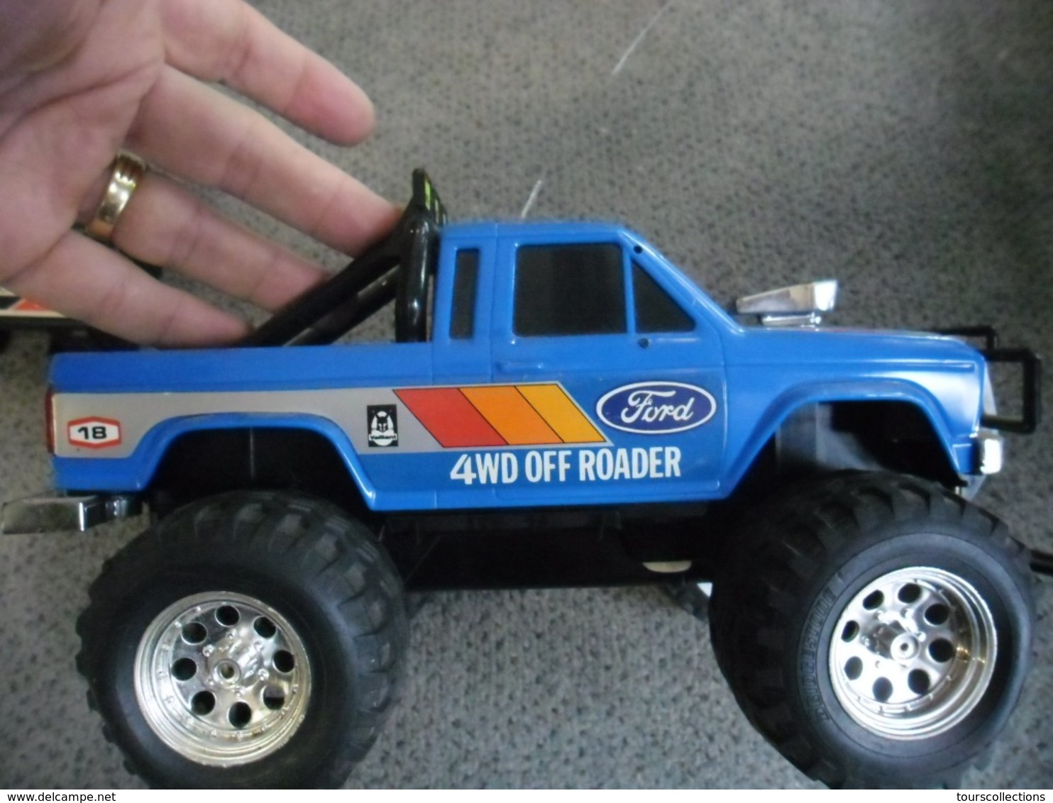 MODELE  NIKKO R/C Systems FORD RANGER 4 x 4  avec Télécommande