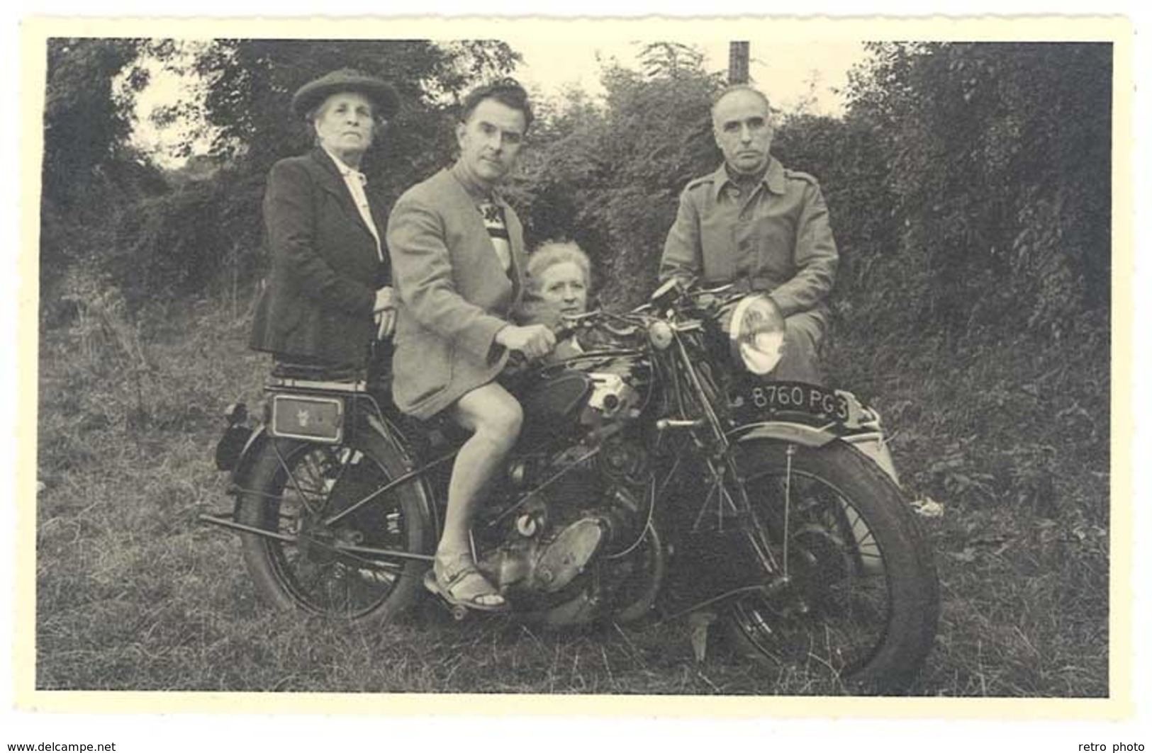 2 Photos Famille Sur Moto à Identifier  ( AU ) - Automobiles