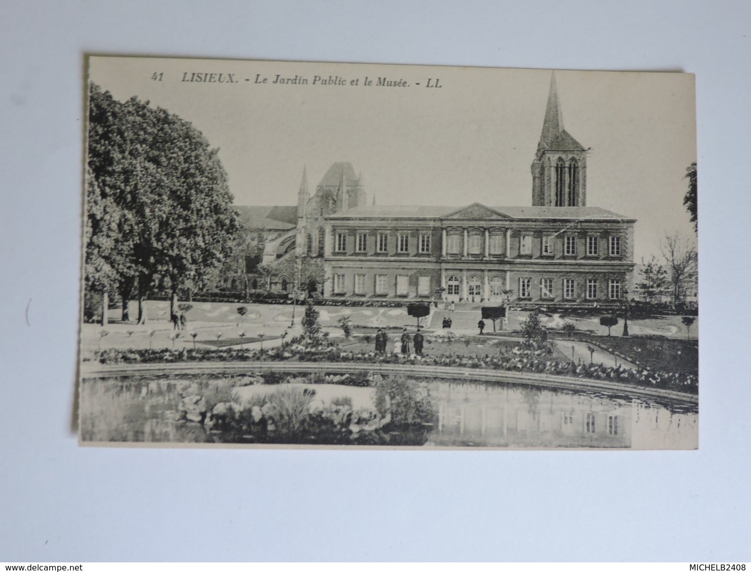 LISIEUX - Le Jardin Public Et Le Musée  Ref 2343 - Lisieux