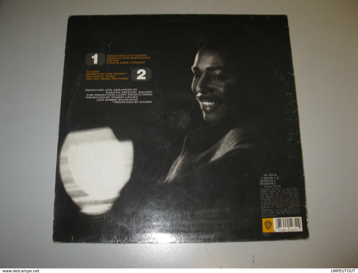 VINYLE GEORGE BENSON "WHILE THE CITY SLEEPS" 33 T WARNER (1986) - Other & Unclassified