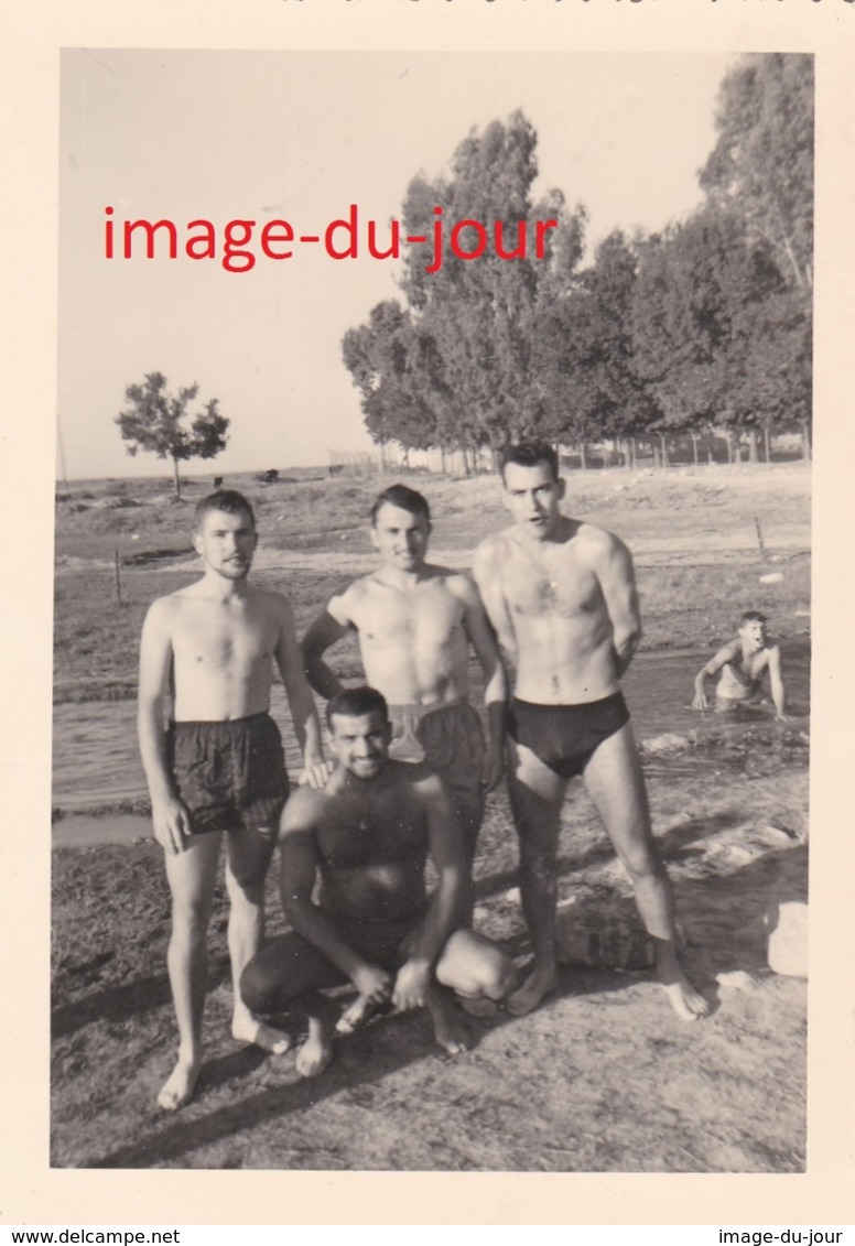 Photo Ancienne  JEUNE HOMME MAN MEN TORSE NU EN MAILLOT DE BAIN - Personnes Anonymes