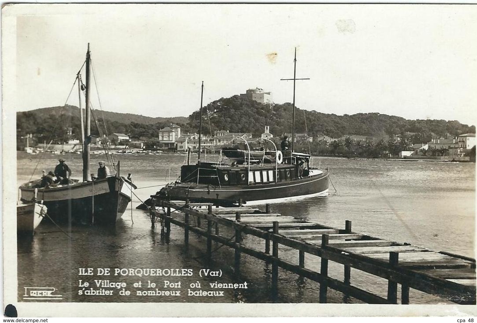 Var :Porquerolles, Le Port Ou Viennent S'Abriter De Nombreux Bateaux - Porquerolles