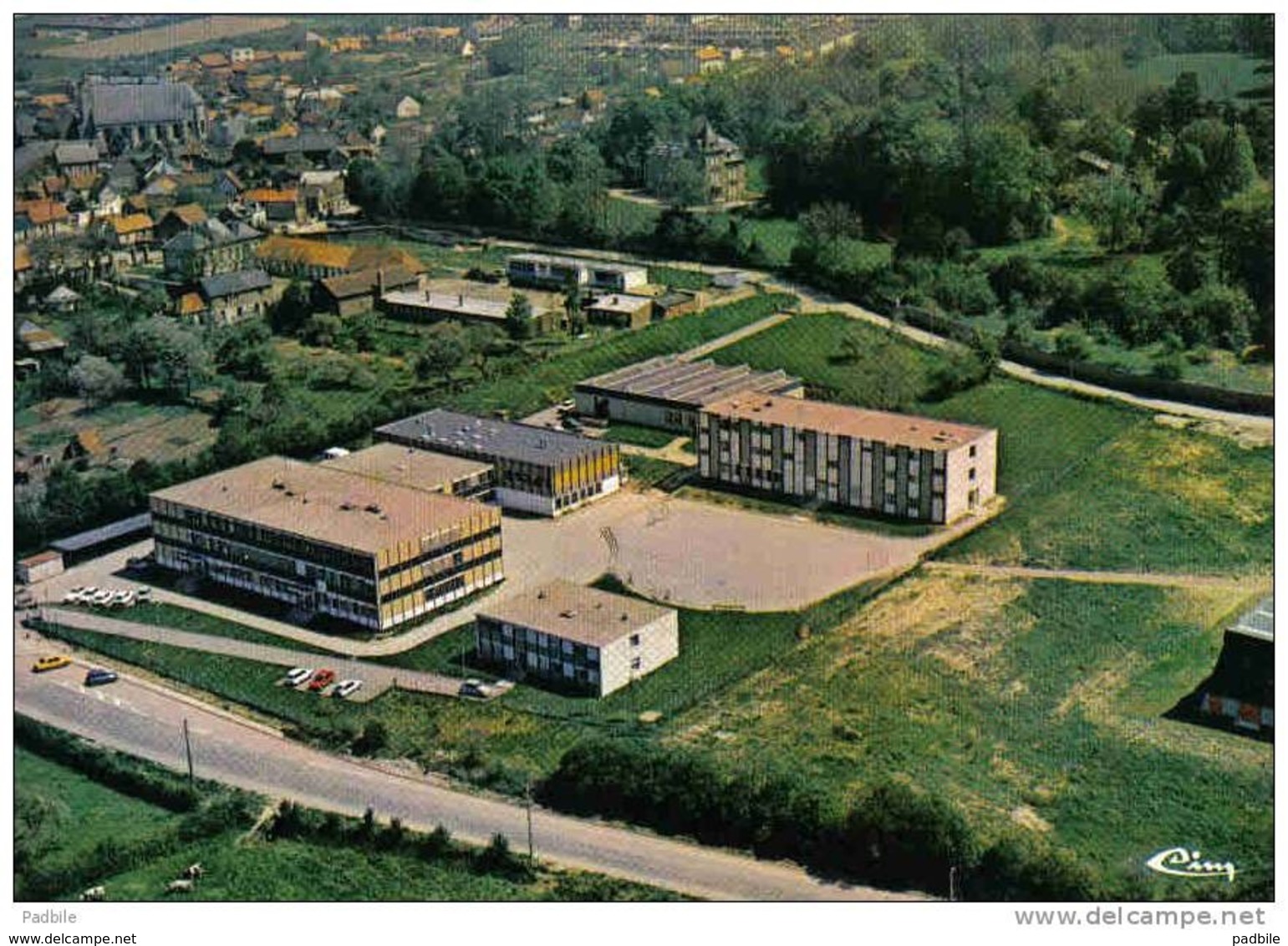 Carte Postale 80. Flixecourt  Le C.E.S.  Collège école Vue D'avion Trés Beau Plan - Flixecourt