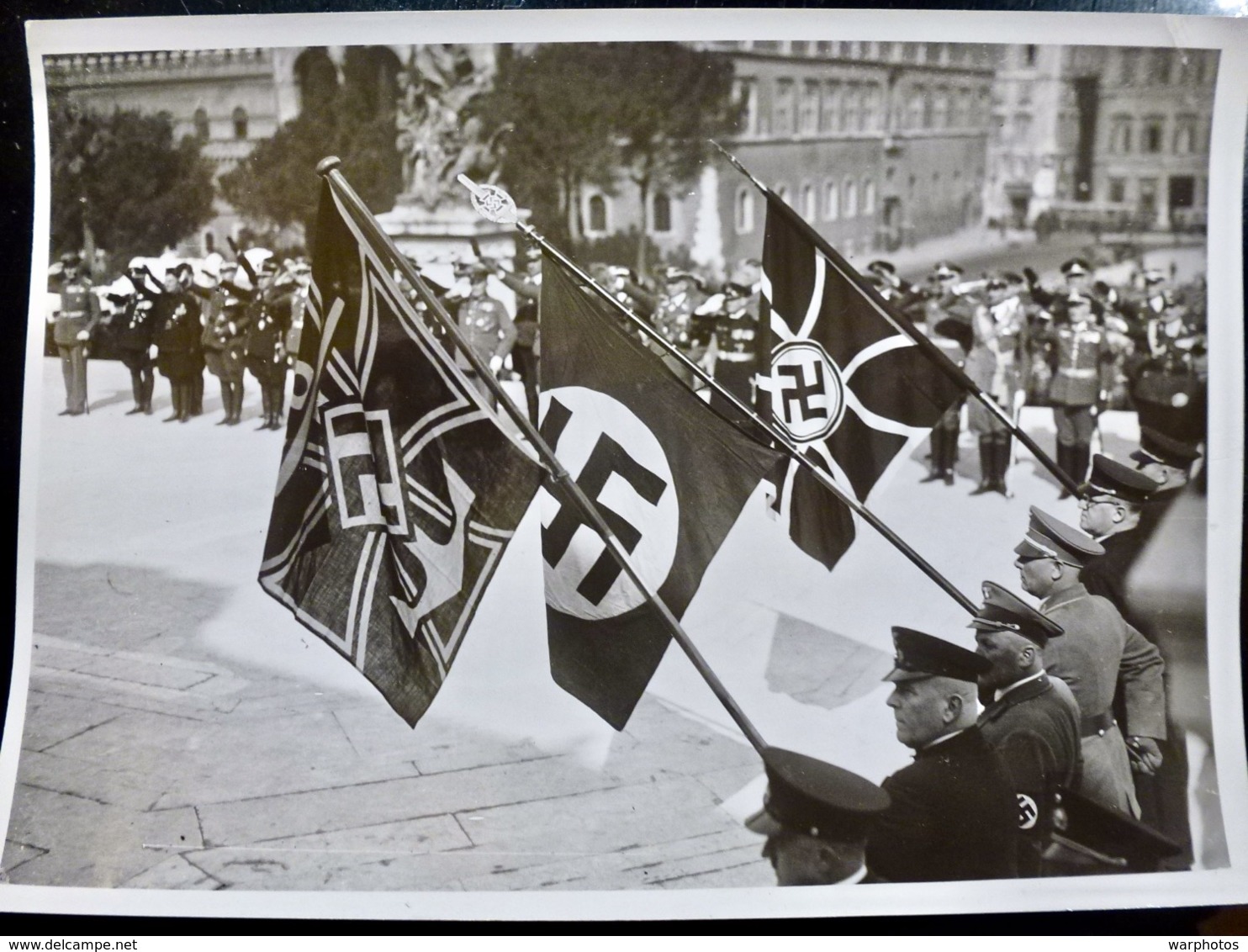 PHOTO Presse WW2 WWII : DRAPEAUX Du REICH Dv TOMBEAU Du SOLDAT INCONNU ITALIEN _ ITALIE - Guerre, Militaire