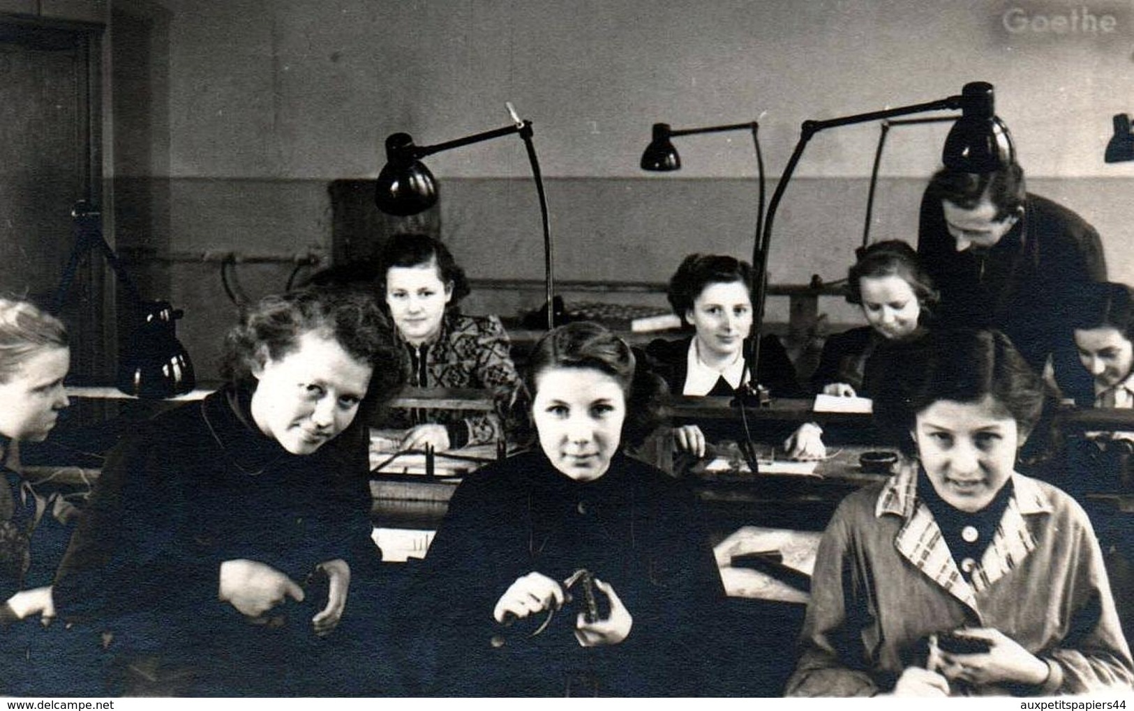 4 Photos Originales Scolaire & Jeunes Femmes Collégiennes en Blouse pour Apprentissage Manuel & Industriel en 1951