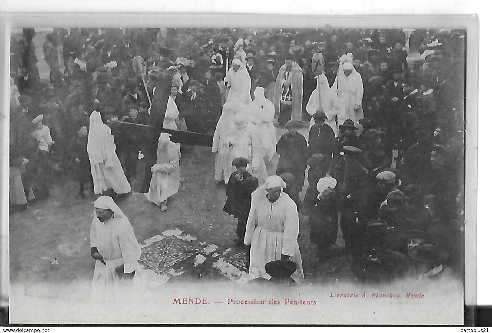 MENDE  PROCESSION DES PENITENTS  FOULE    DEPT 48 - Mende