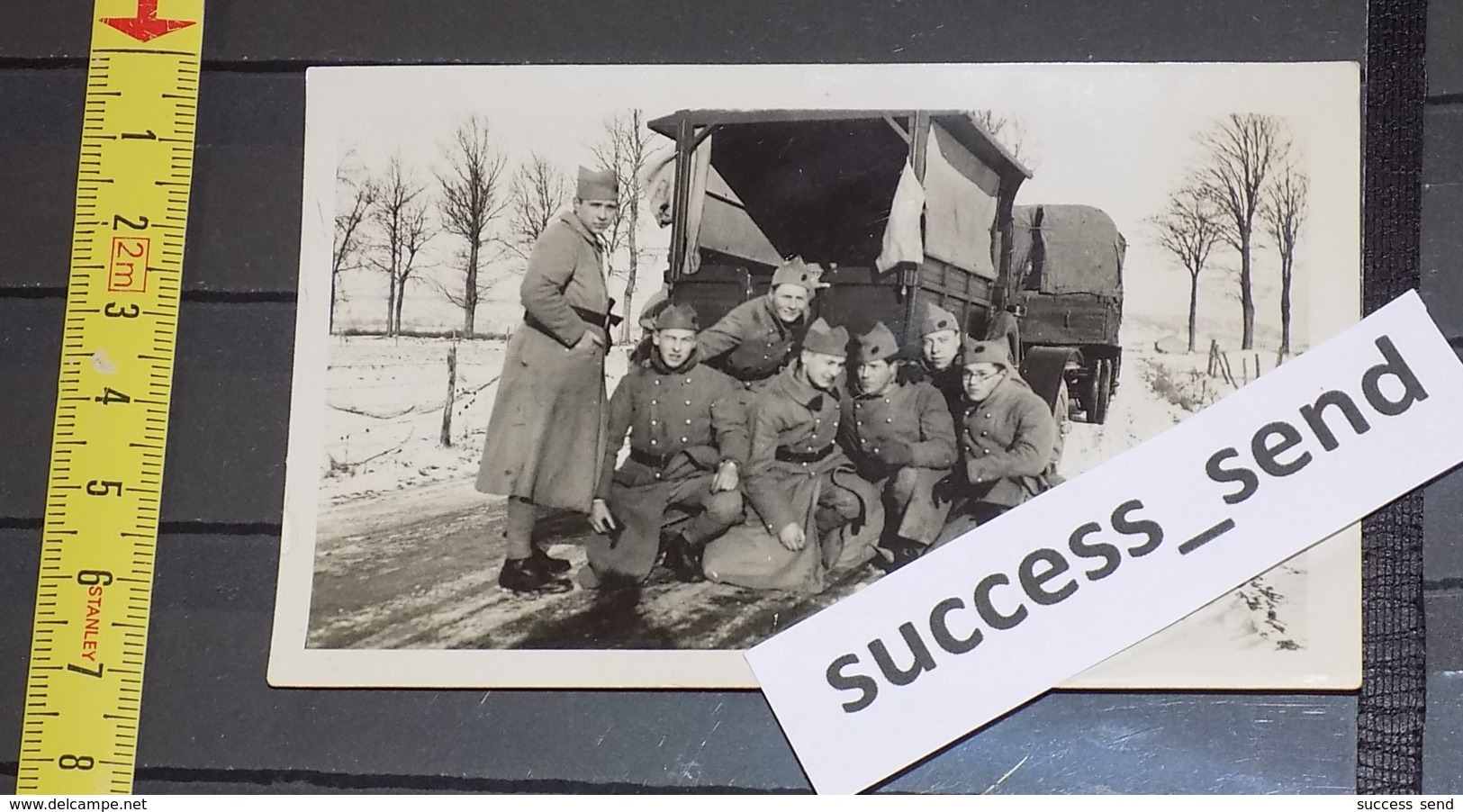 PHOTO Originale SOLDATS Du 405e REGIMENT ARTILLERIE. PHOTO DE GROUPE. NEIGE. CAMIONS. 1920/1940 - Guerre, Militaire