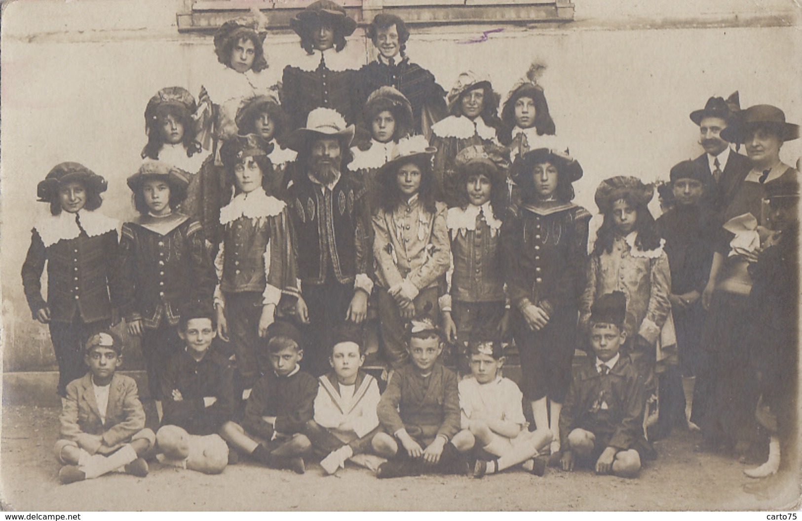 Fêtes - Enfants - Ecole ? - Déguisement - Histoire - Carte-Photo - Carnaval