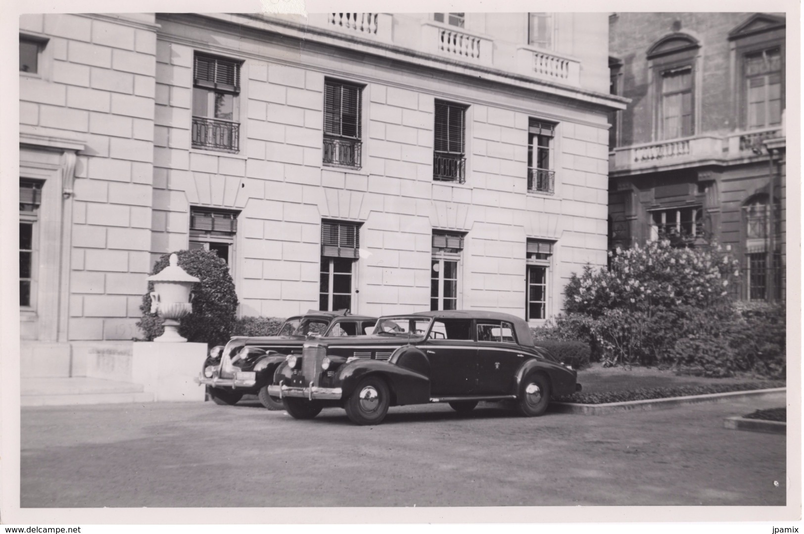 Ancienne Photo ( Années 1940 / 1950 ) Belle Automobile Cadillac Spéciale  De L'ambassadeur Des Etats Unis à Paris - Automobili