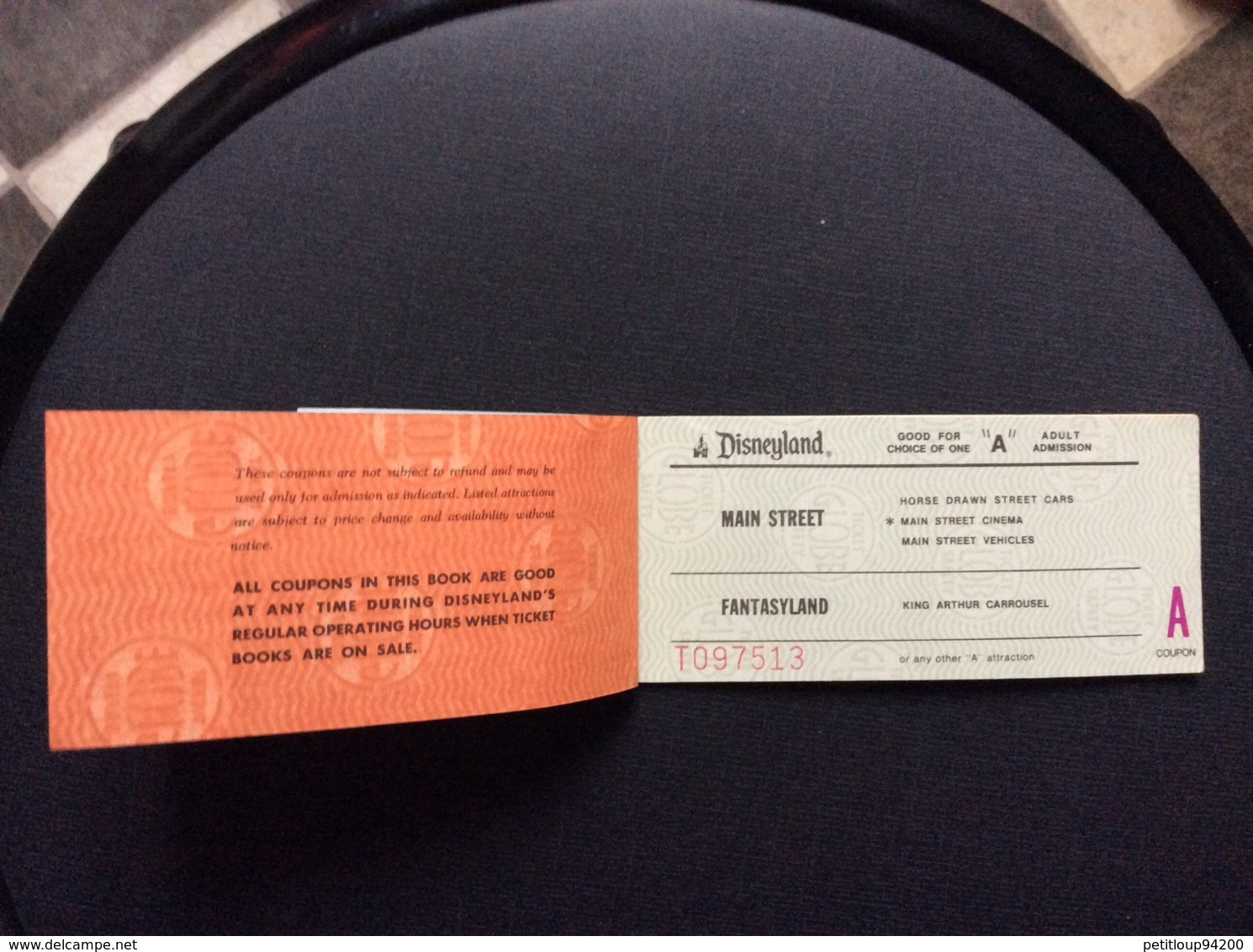 CARNET 4 TICKETS DISNEYLAND Tomorrowland Fantasyland Frontierland Adventureland Main Street  ANNEE 1979  Etats-Unis - Tickets - Vouchers