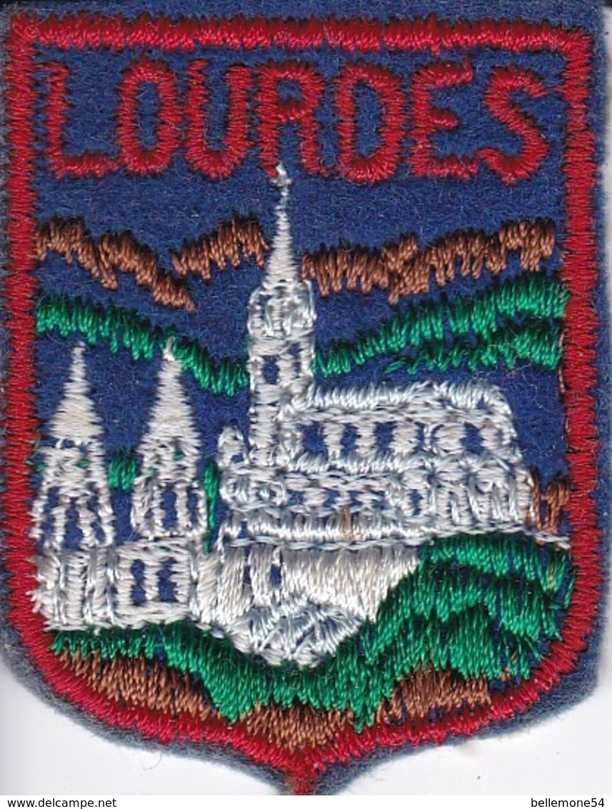 ECUSSON - TISSU BRODE  - LOURDES - Dimension: 4CMS X 5CMS - Patches