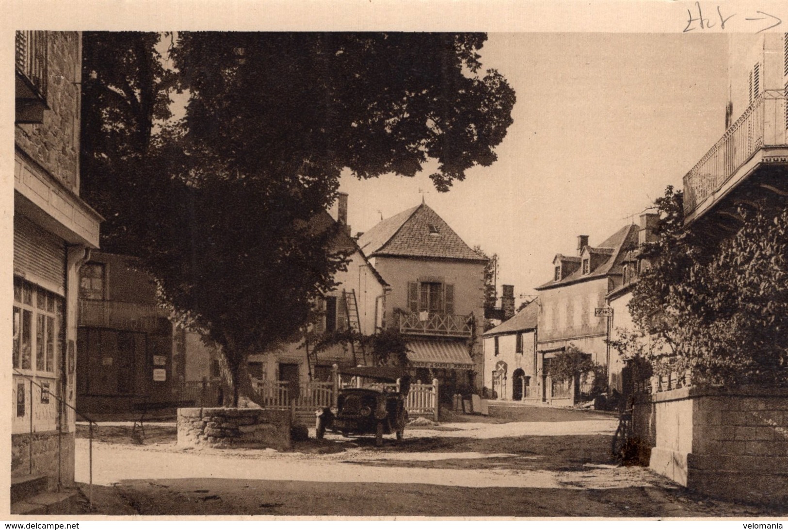 3998 Cpa Saint Martin La Méanne - Avenue Conduisant De La Place à La Mairie - Autres & Non Classés