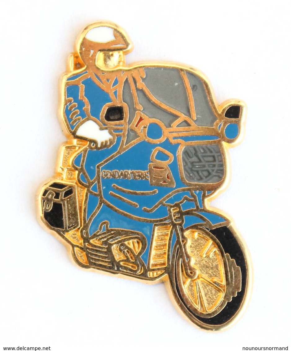 Superbe Pin's Relief MOTARD De La GENDARMERIE NATIONALE - Zamac - I646 - Militaria