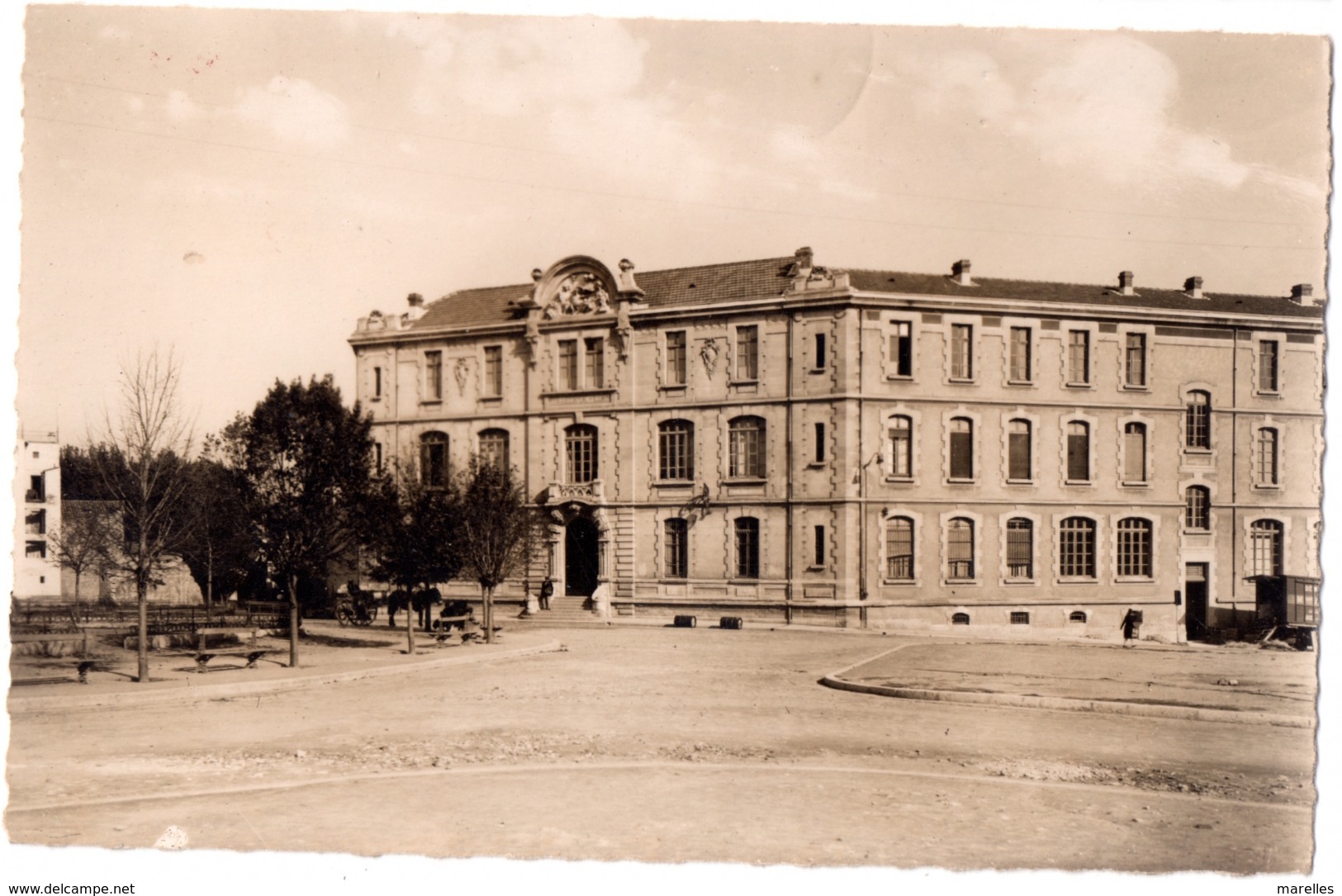 CPSM Béziers 34. Le Collège Des Jeunes Filles, Carte Photo Dentelée,1957 - Beziers