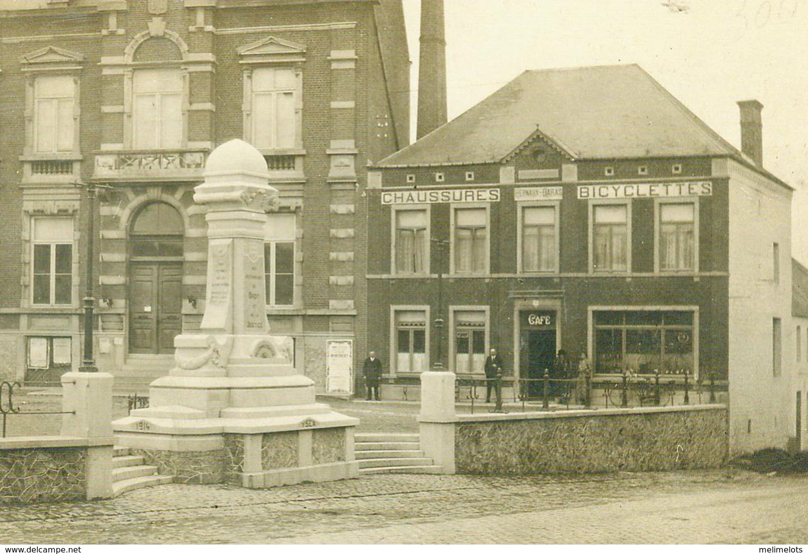 RARE  CARTE  PHOTO.  RANCE.  PLACE  COMMUNALE.  MAGASIN  HIERNAUX  BARAS. CHAUSSURES. BICYCLETTES. CAFE - Sivry-Rance