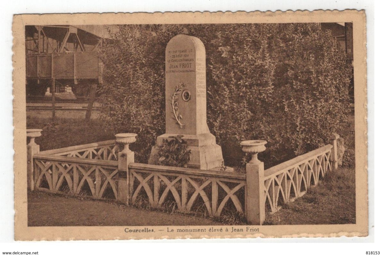 Courcelles  -  Le Monument élevé à Jean Friot - Courcelles