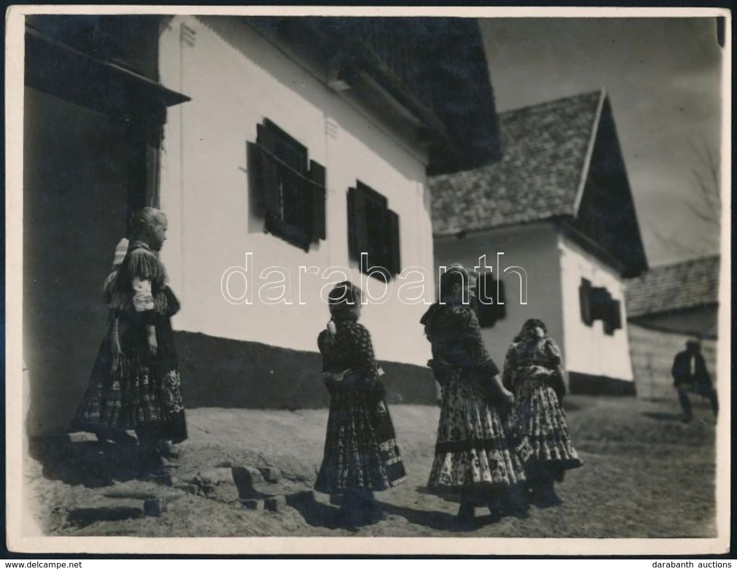 Cca 1930 Kerny István (1879-1963): Matyó Házak, Matyó Viseletek, Pecséttel Jelzett, Feliratozott Vintage Néprajzi Fotó,  - Other & Unclassified