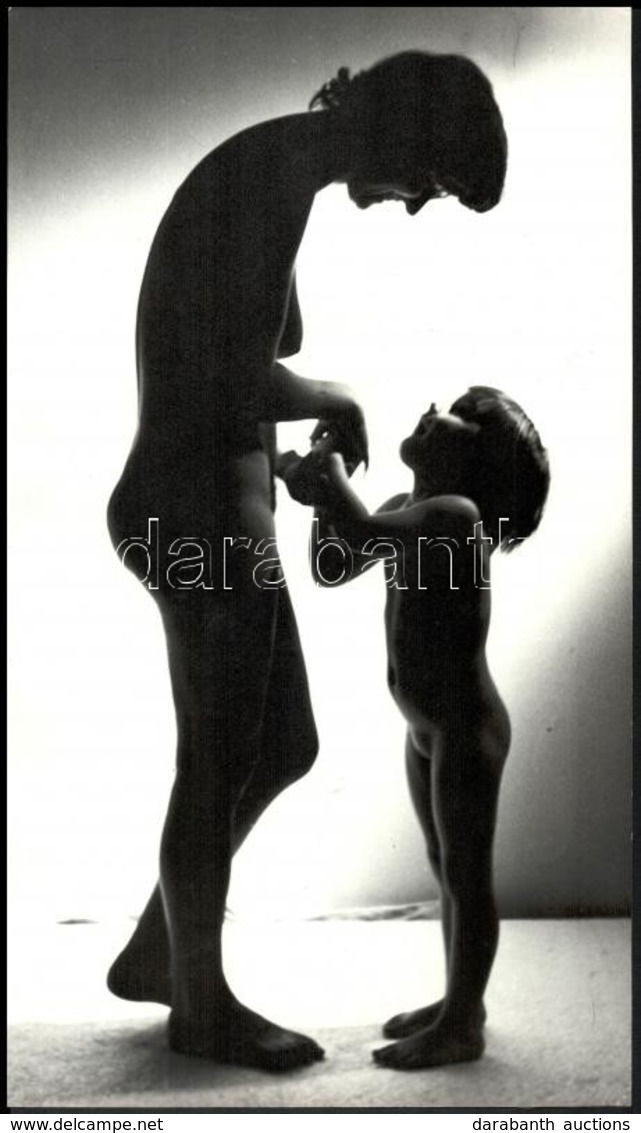 Cca 1983 Tinkóczy József: Anya és Gyermeke, Feliratozott Vintage Fotóművészeti Alkotás, 40×22,5 Cm - Sonstige & Ohne Zuordnung