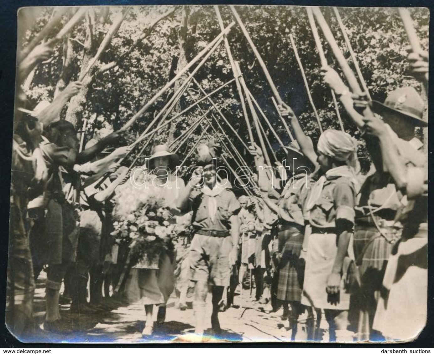 1933 Ifjú Pár Házasságkötés Utáni Fogadtatása Az 1933-as Cserkész Jamboree-n, Hátoldalon Feliratozott Fotó, Sarkain Kis  - Scouting