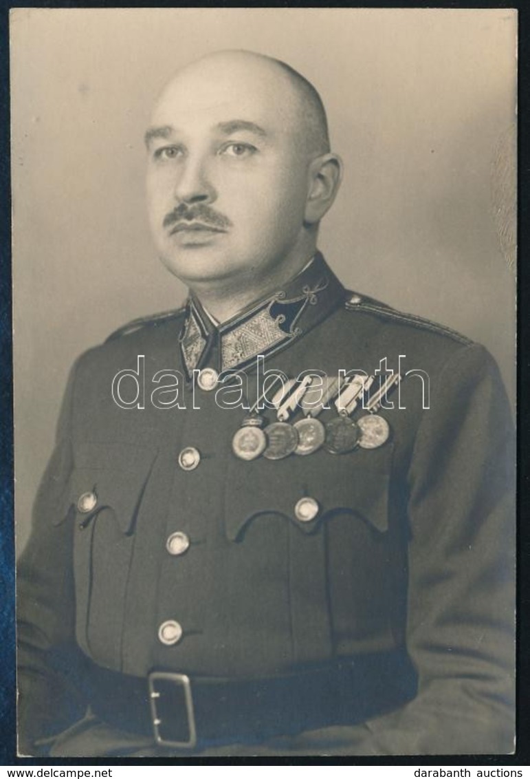 Katonatiszt Kitüntetésekkel, Körbevágott Fotólap, 10,5×7 Cm - Autres & Non Classés