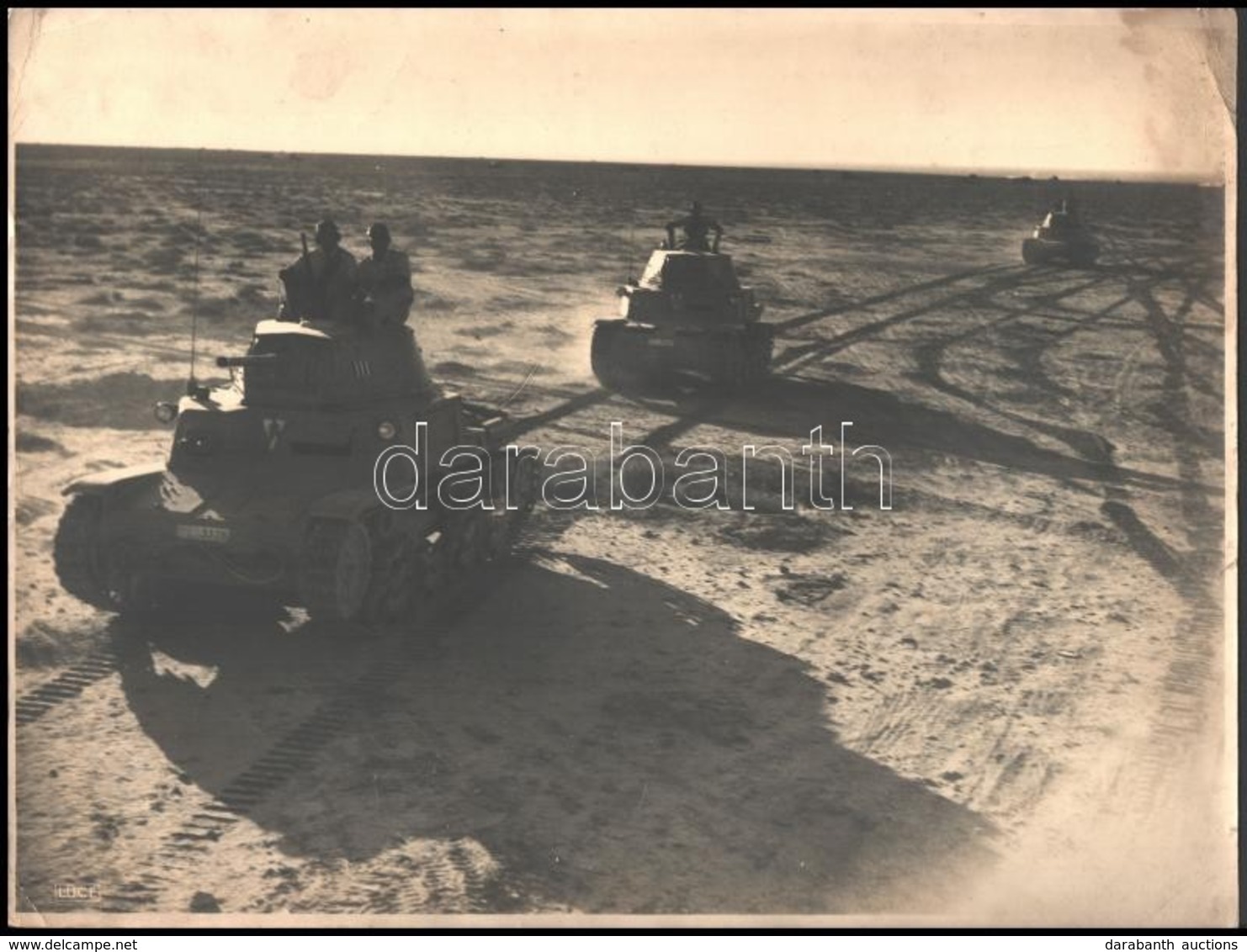 II. Világháború, Olasz Harckocsik Az Egyiptomi Fronton, A Sivatagban, 30x40 Cm - Sonstige & Ohne Zuordnung