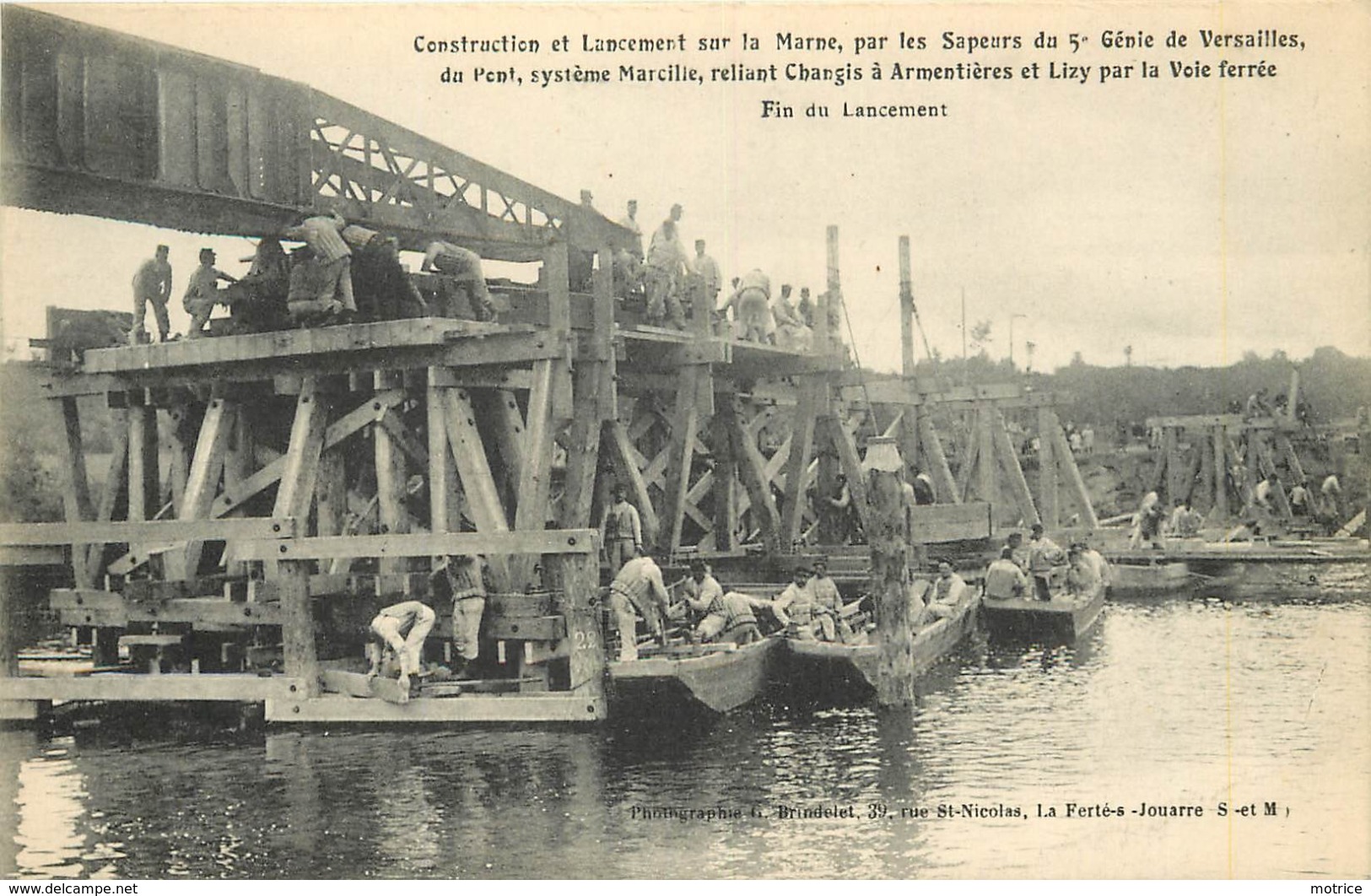 Construction Et Lancement Sur La Marne D'un Pont, Par Les Sapeurs Du 5em Génie De Versailles. - Régiments