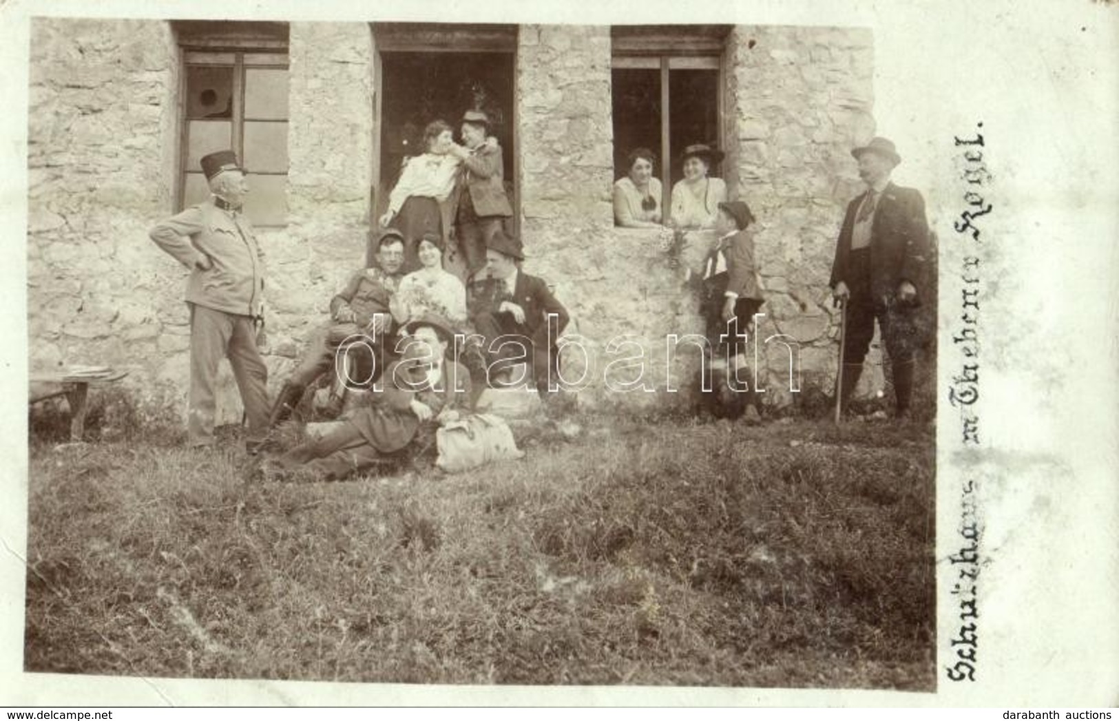 T3 1916 Dévényi-tető, Thebener Kogel, Devínska Kobyla; Menedékház Kirándulókkal és Katonákkal / Schutzhaus / Rest House  - Non Classés