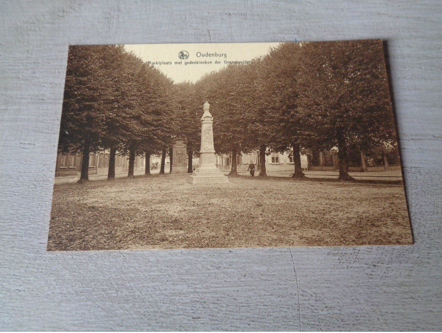 Belgique  België  ( 1058 )    Oudenburg  :  Marktplaats Met Gedenkteken Der Gesneuvelden - Oudenburg