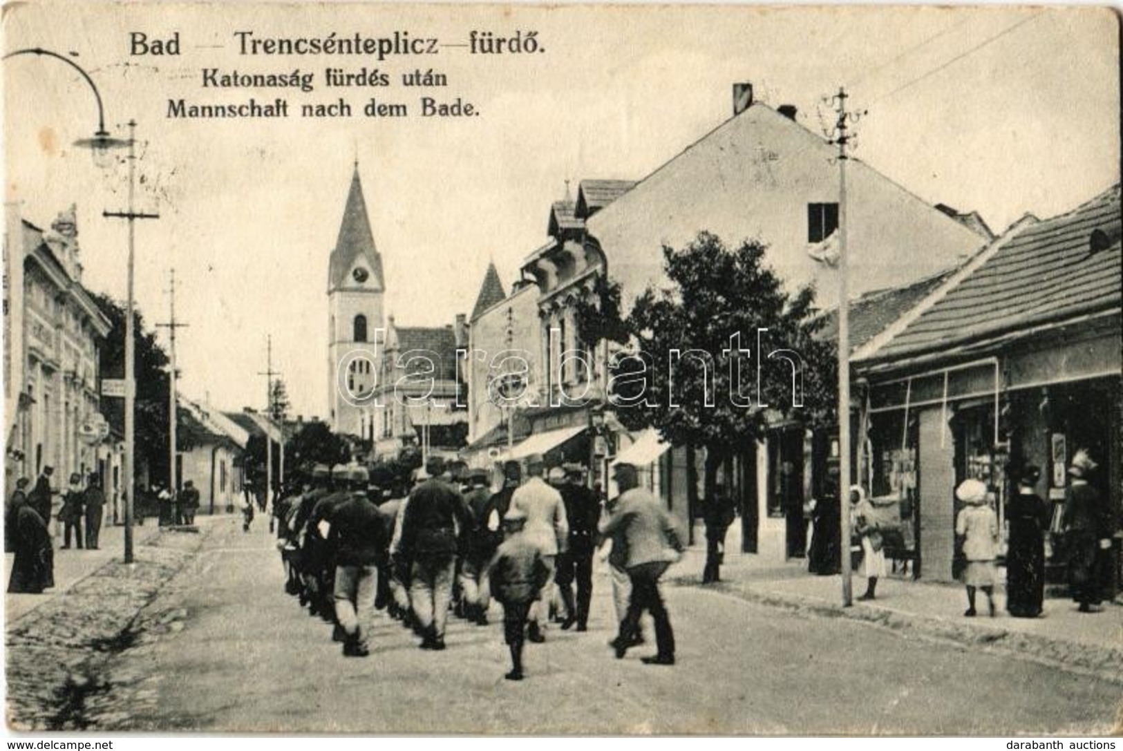 T2/T3 Trencsénteplic-fürdő, Kúpele Trencianske Teplice; Katonaság Fürdés Után Az Utcán / Mannschaft Nach Dem Baden / Sol - Non Classés