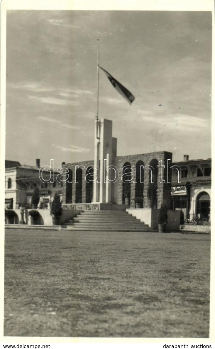 ** T2 Beregszász, Berehove; Hősök Emlékműve, üzletek / Military Heroes Monument, Shops - Non Classés