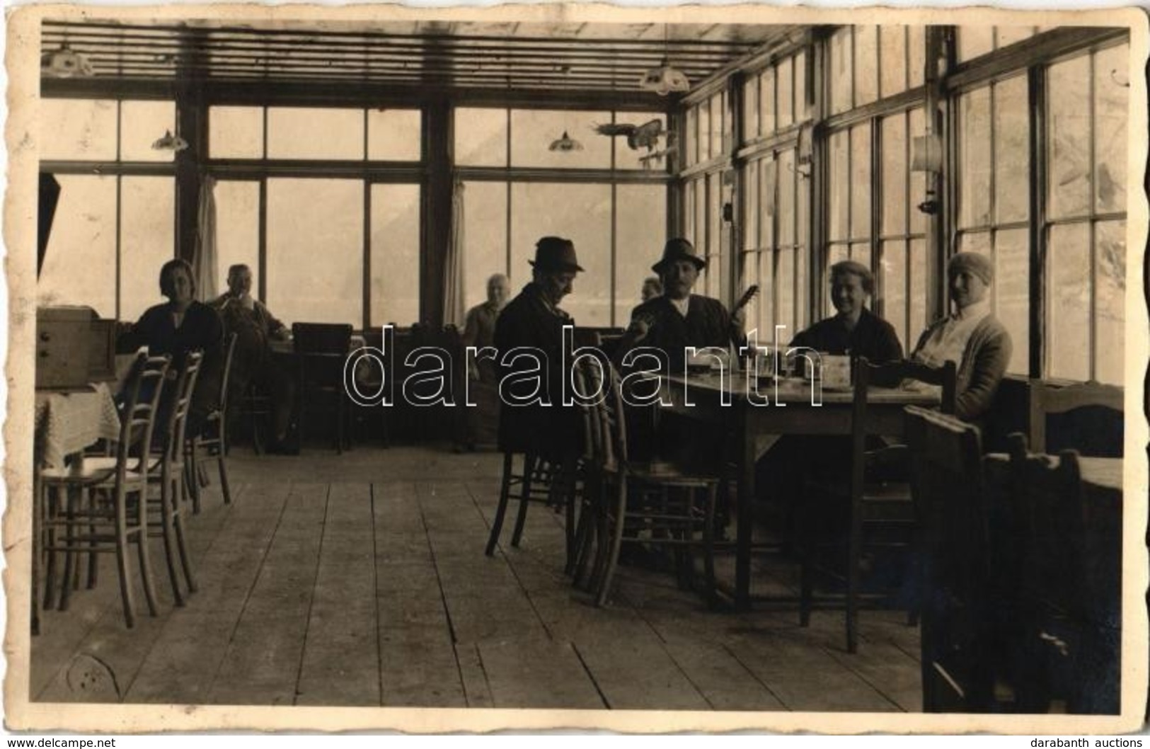 * T2 Grundlsee, Hans Lindlbauer Gasthof Am See / Restaurant Interior With Musicians. Photo - Sin Clasificación