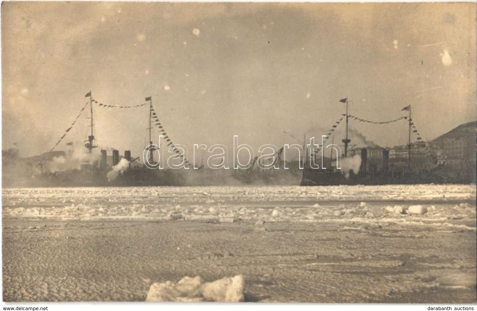 ** T1 Imperial Japanese Navy Battleship With Flags In Winter. Photo - Non Classés