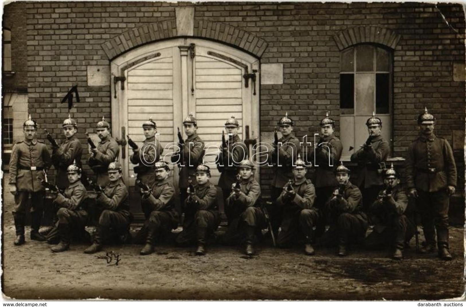 T2/T3 1915 Erlangen, German Soldiers In Front Of The Barracks Photo (EK) - Unclassified