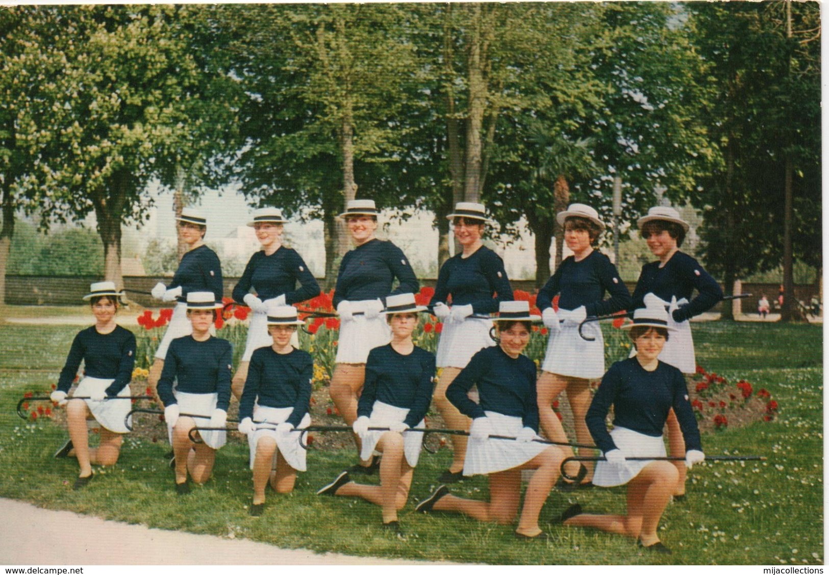 Cpsm B95 Majorettes De Montargis-CLUB-TWIRLING-BATON-belle Animation- - Montargis