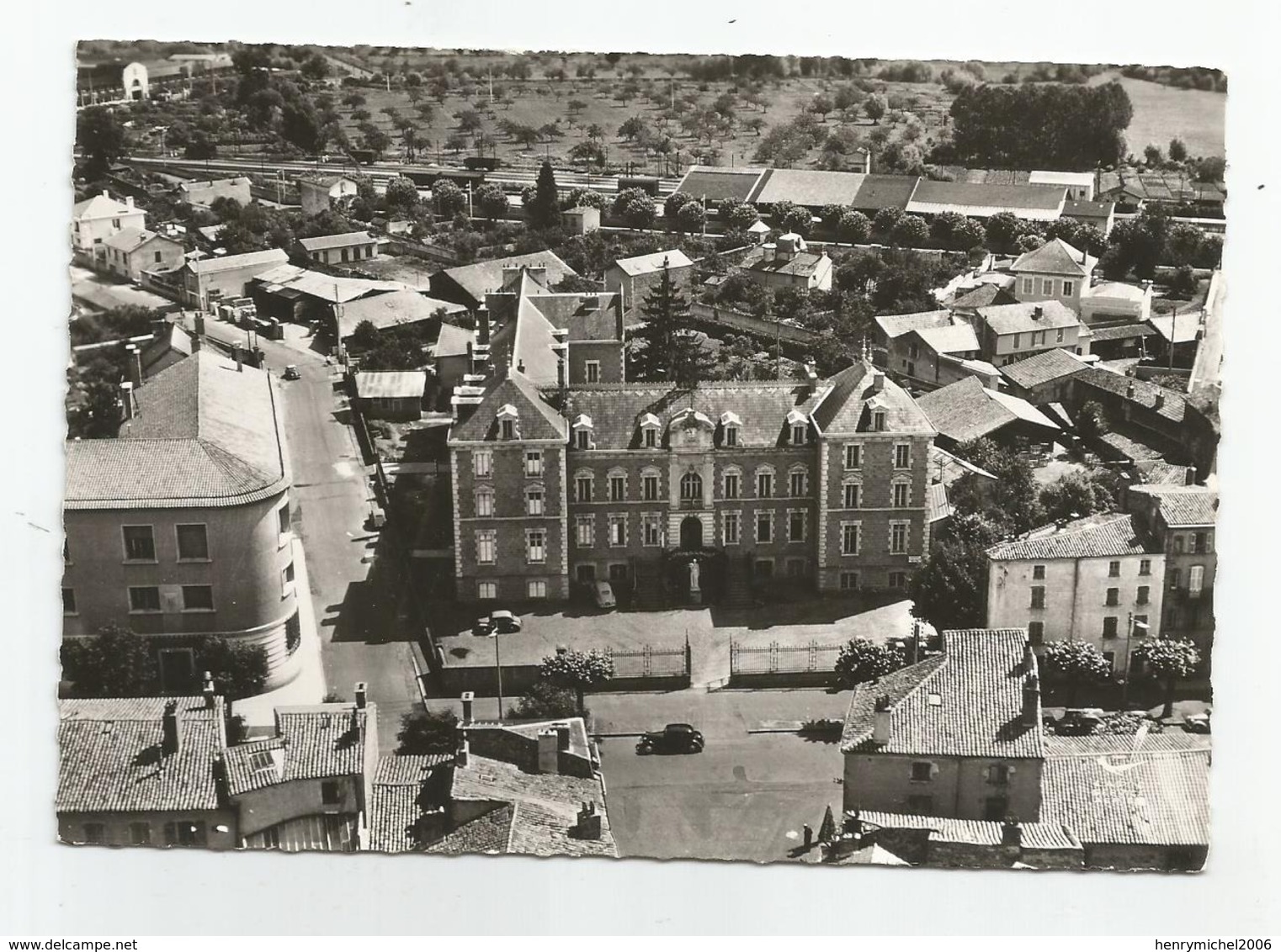 63 Issoire La Mairie Et La Poste Vue Aérienne En Avion - Issoire