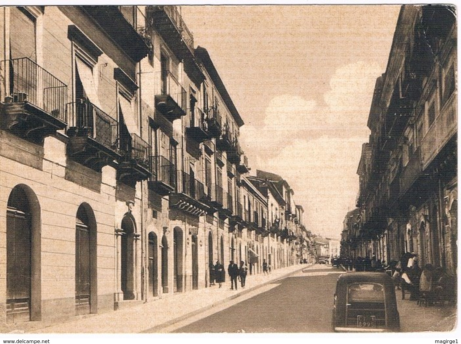 B3421 - Leonforte, Corso Unberto I°, Viaggiata 1960 FG - Enna