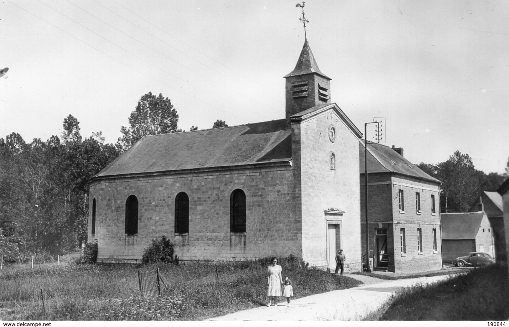 80 MARIEUX ( Somme ) L' Eglise Et La Mairie .. " N & B Crantéee " - Autres & Non Classés