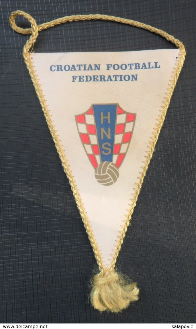 HNS CROATIAN FOOTBALL FEDERATION PENNANT CROATIA FRANCE 98 COUPE DU MONDE OLD PENNANT, SPORTS FLAG - Apparel, Souvenirs & Other